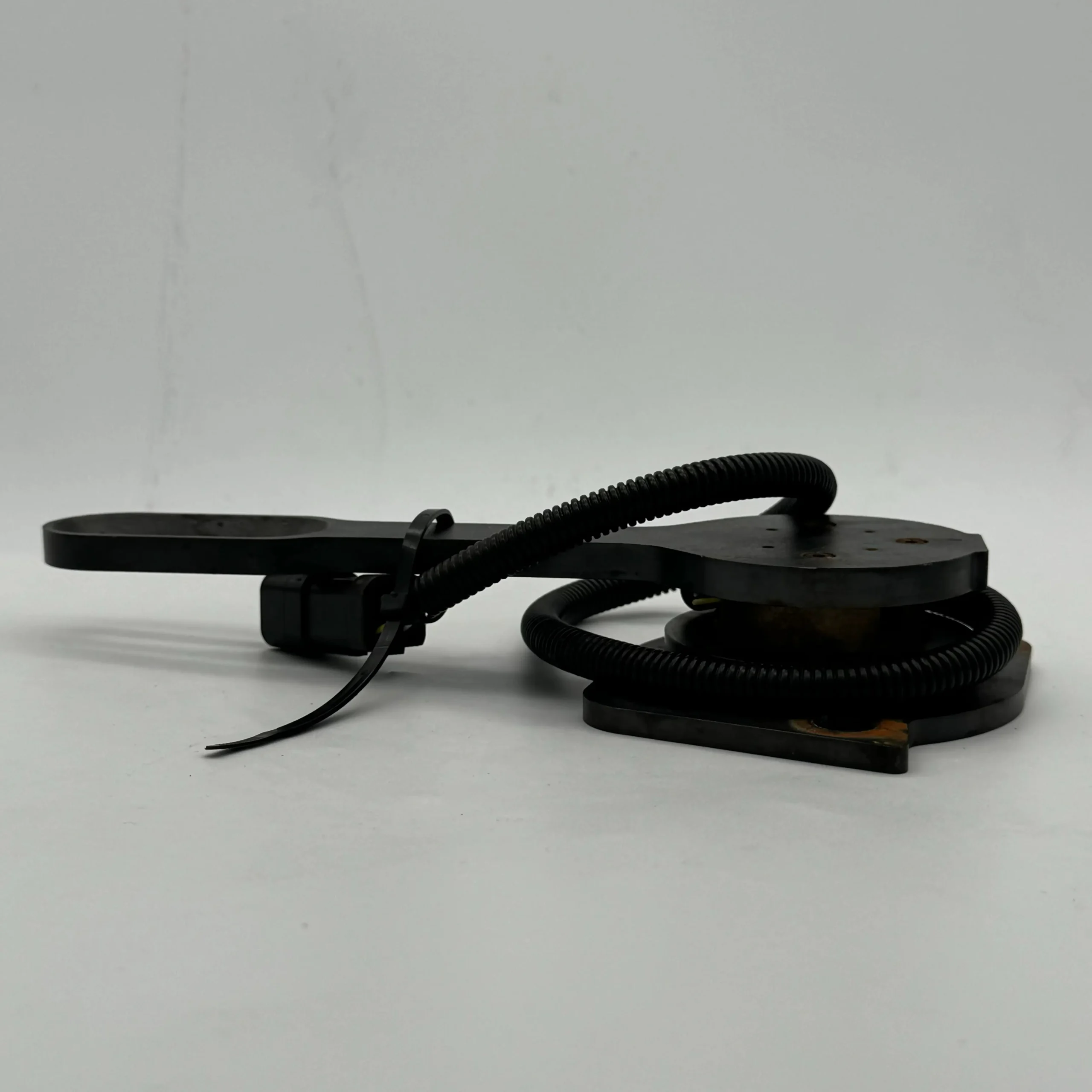 Genie Part #215728GT - ASSY ANGLE SEN. Z135 PRIMARY