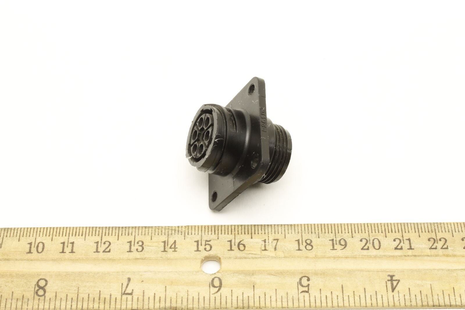 Genie Part # 33578GT – Connector, Male, Panel Mount